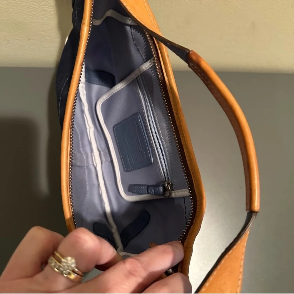 Vintage Y2K Coach SoHo mini Hobo
Navy and White style 4431 (2004) - Picture 11 of 14